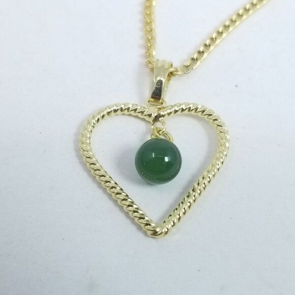 Vintage Little Gold Tone Heart Pendant Necklace with Green Bead Drop, Estate - Picture 1 of 7